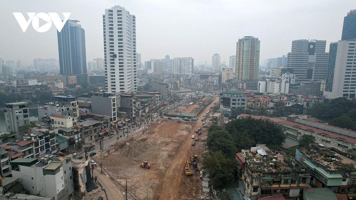 Theo kế hoạch đường Vành đai 1 đoạn Hoàng Cầu - Voi Phục dự kiến hoàn thành ngày 30/12/2026, đánh dấu việc khép kín tuyến đường Vành đai 1 Hà Nội - trục giao thông đô thị chính kết nối Đông - Tây, dài 7,2km, đi qua các tuyến: Trần Khát Chân (từ ngã ba Trần Khát Chân – Nguyễn Khoái), Đại Cồ Việt, Xã Đàn, Ô Chợ Dừa, Đê La Thành, Hoàng Cầu, Cầu Giấy, Đường Bưởi, Lạc Long Quân, Âu Cơ, Nghi Tàm, Yên Phụ, Trần Nhật Duật, Trần Quang Khải, Trần Khánh Dư, Nguyễn Khoái, rẽ vào Trần Khát Chân để tạo thành Vành đai 1 khép kín, hoàn chỉnh.