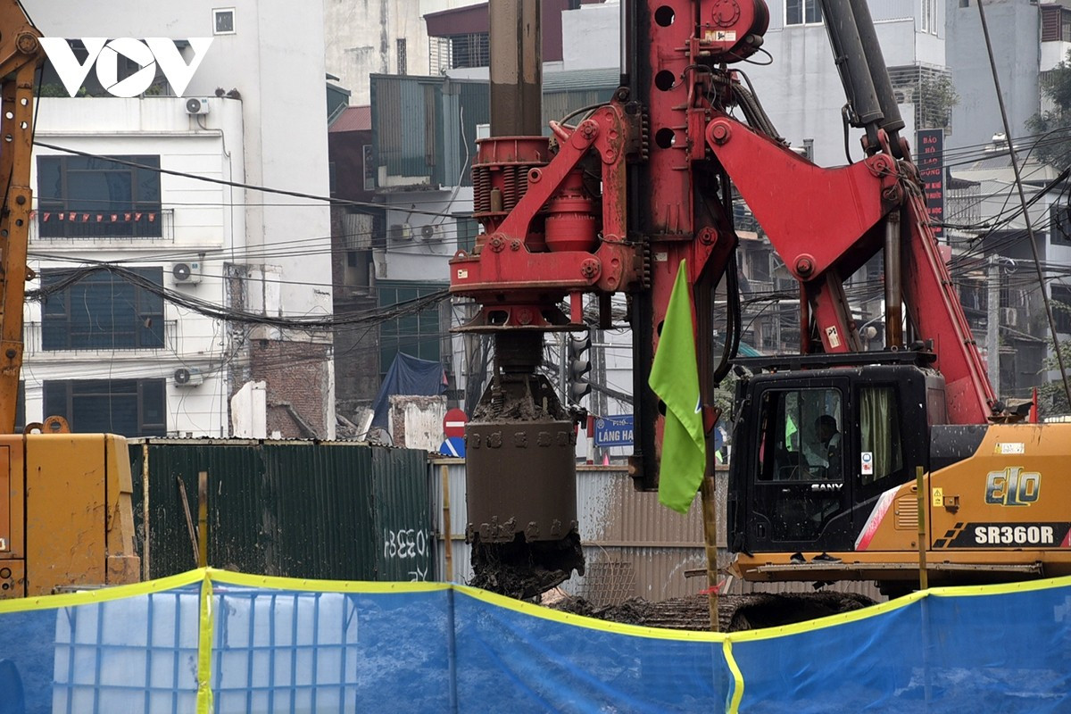 Hiện nhà thầu đang thi công cầu vượt nút giao Láng Hạ- Giảng Võ.