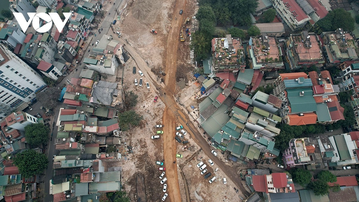 Dự án đường Vành đai 1 Hoàng Cầu - Voi Phục được Hà Nội có tổng mức đầu tư trên 7.000 tỷ đồng, song nhiều năm lỡ hẹn do vướng mắc giải phóng mặt bằng.