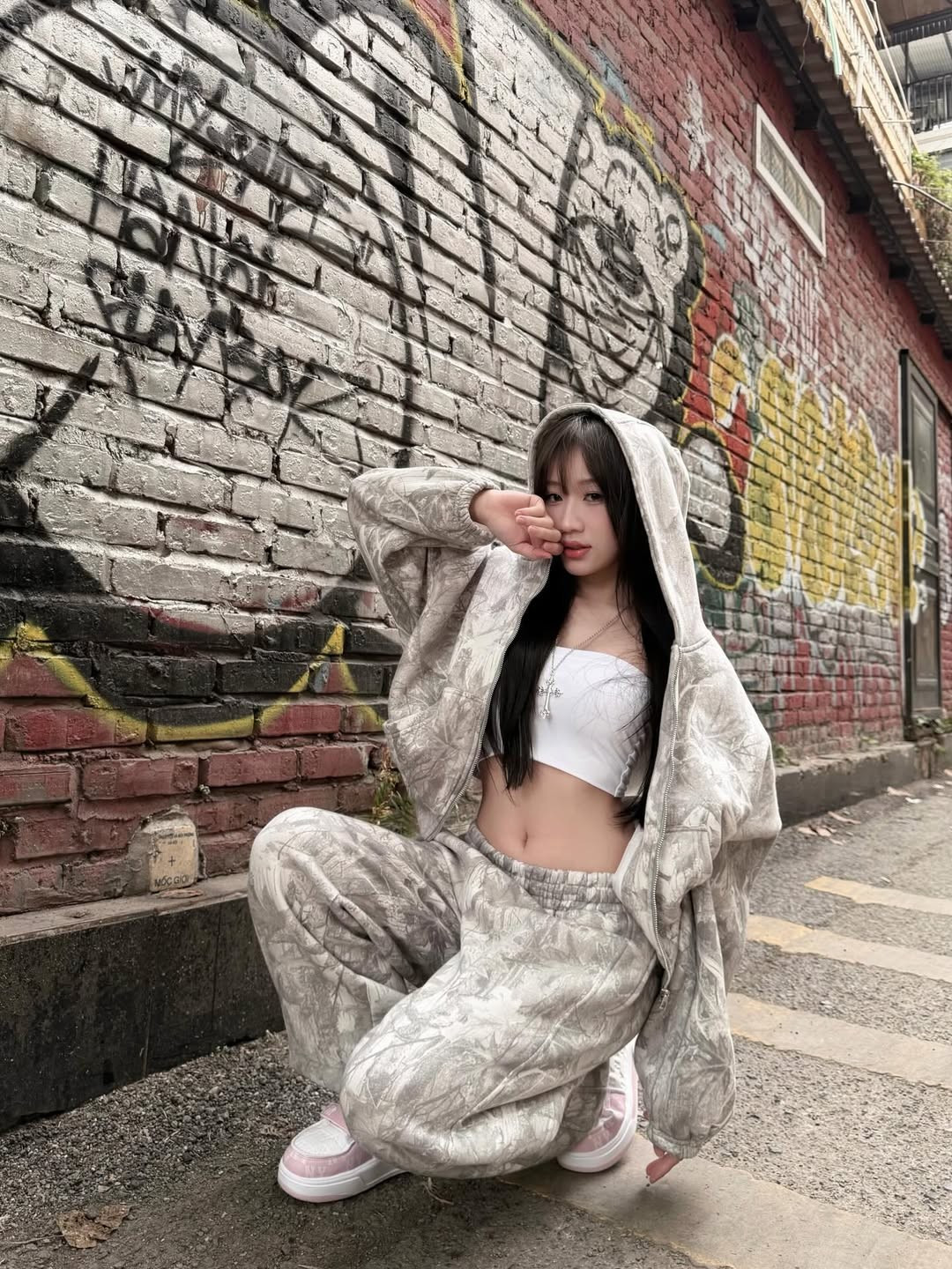 Hoàng Lan Anh được biết đến là một gương mặt đình đám trong cộng đồng Gen Z. Cô là một TikToker sở hữu con số ấn tượng với hơn 3,7 triệu người theo dõi. Nội dung kênh của cô chủ yếu xoay quanh những video nhảy bắt trend và làm KOC cho các nhãn hàng thời trang. (Ảnh: IGNV)