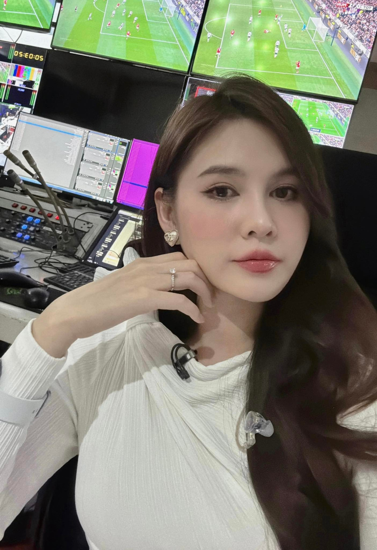 Cô thành công ở cả vai trò MC, diễn viên và kinh doanh thời trang. Cuộc hôn nhân hạnh phúc bên ông xã cũng là yếu tố giúp Thu Hoài luôn rạng rỡ mỗi khi xuất hiện.