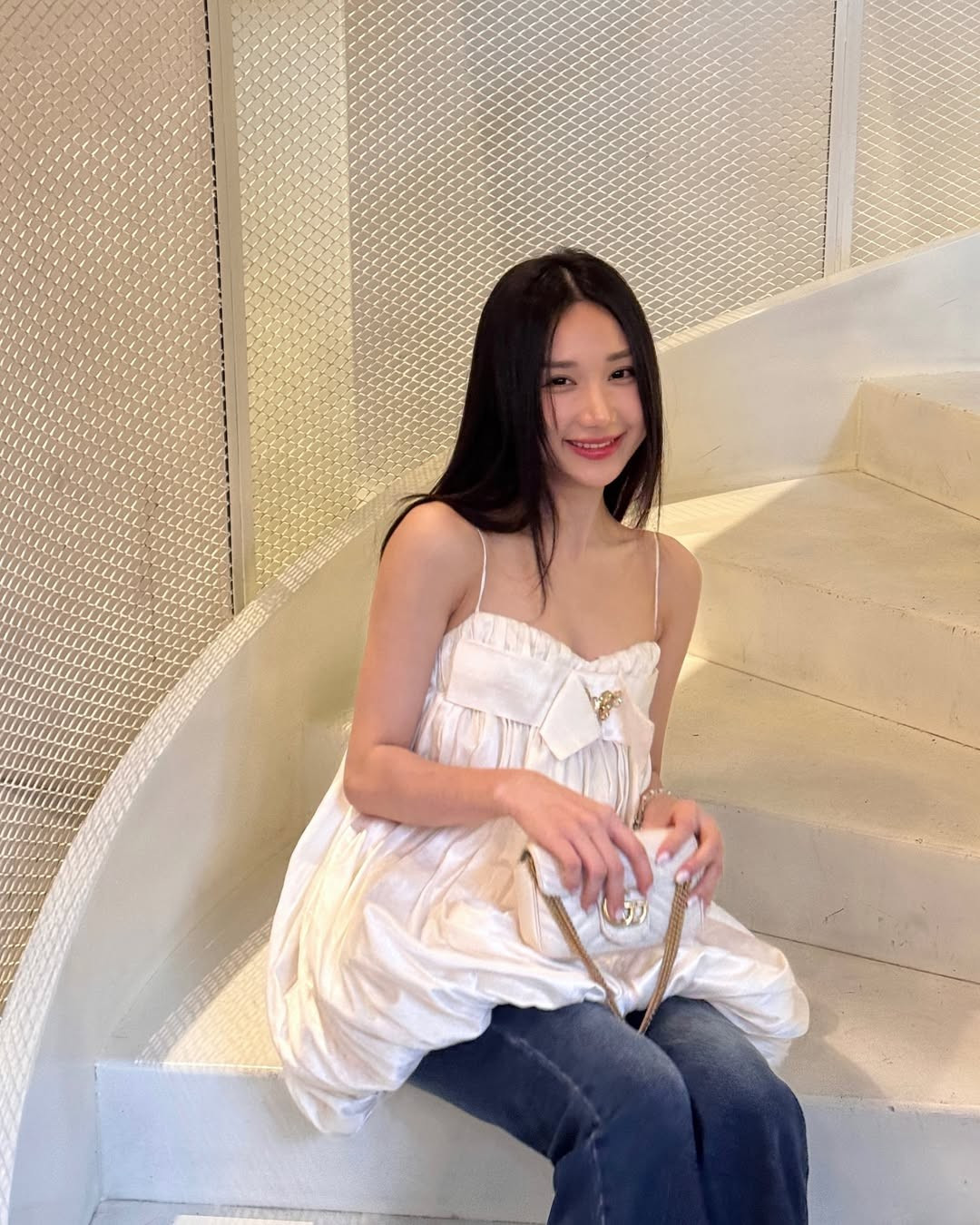 Mina Young, tên thật là Nguyễn Nga được biết đến là một streamer với vẻ đẹp trong trẻo, ngọt ngào. Những hình ảnh của cô nàng đều mang khí chất nhẹ nhàng nhưng vẫn vô cùng cuốn hút chuẩn "chất liệu bạn gái". Mới đây, cô nàng vừa đốn tim người hâm mộ với loạt khoảnh khắc đời thường.