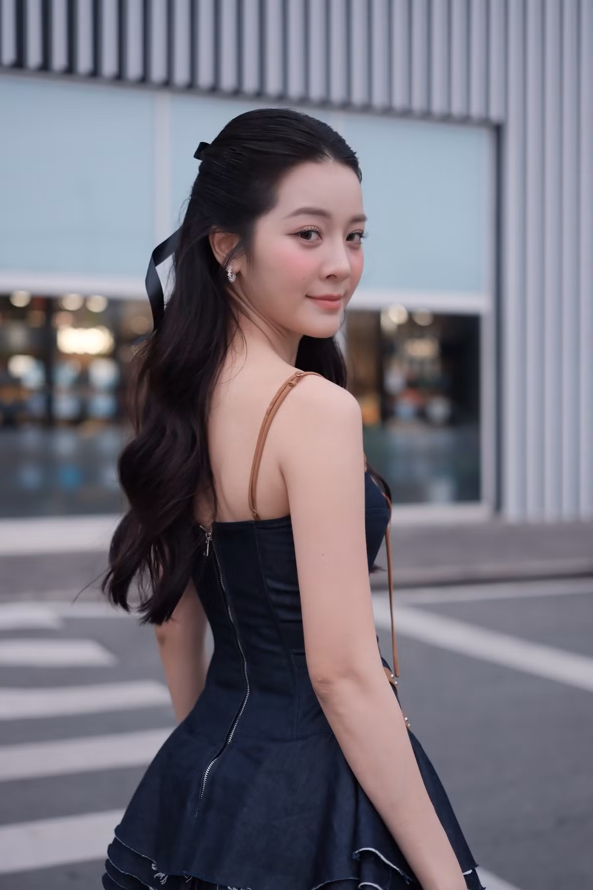 Sau khoảng thời gian bị gắn mác "tiểu tam màn ảnh", gần đây nhất, Karen Nguyễn đã tái xuất màn ảnh rộng với vai diễn nặng ký trong phim điện ảnh "Dưới đáy hồ". Đây là một dự án phim kinh dị, siêu nhiên, ly kỳ, lấy cảm hứng từ truyền thuyết đô thị về hồ đá tử thần.