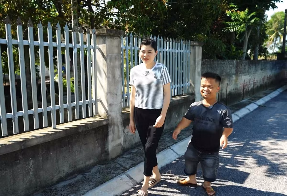 5 tháng sau ngày quen nhau, Minh đã lặn lội vượt khoảng 700km từ Thanh Hóa ra quê bạn gái để gặp mặt.