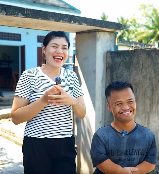 Đến năm 2022, họ chính thức về chung một nhà. Thời điểm đó, đám cưới của cặp đôi từng khiến mạng xã hội xôn xao, bàn tán. Một số ngưỡng mộ tình cảm vượt qua vẻ bề ngoài của cặp đôi, một số khác thì không cho rằng chuyện tình này được bền lâu.