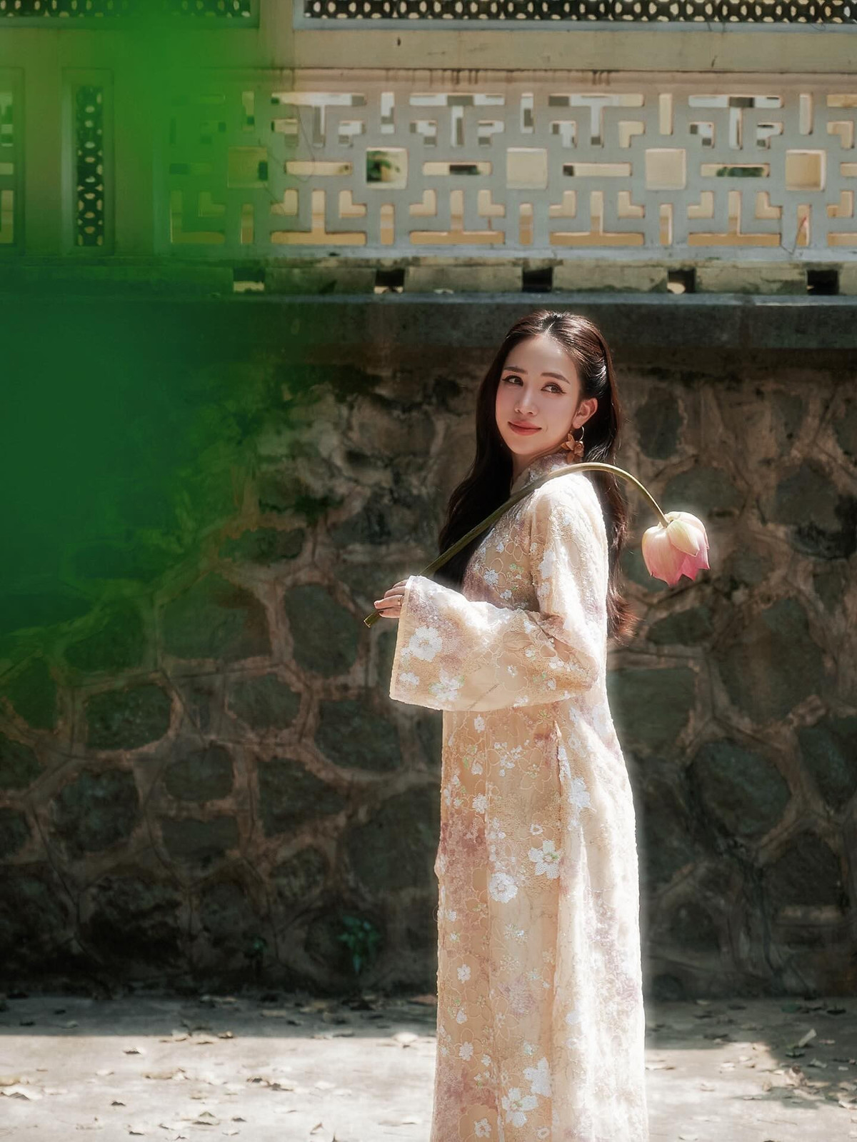 Mùa Tết năm nay, Joyce Phạm (tên thật Phạm Trần Nguyễn Minh Anh) khiến cộng đồng mạng không khỏi trầm trồ khi liên tục "trình làng" những bộ ảnh thời trang mang đậm phong cách Việt. (Ảnh: IGNV)