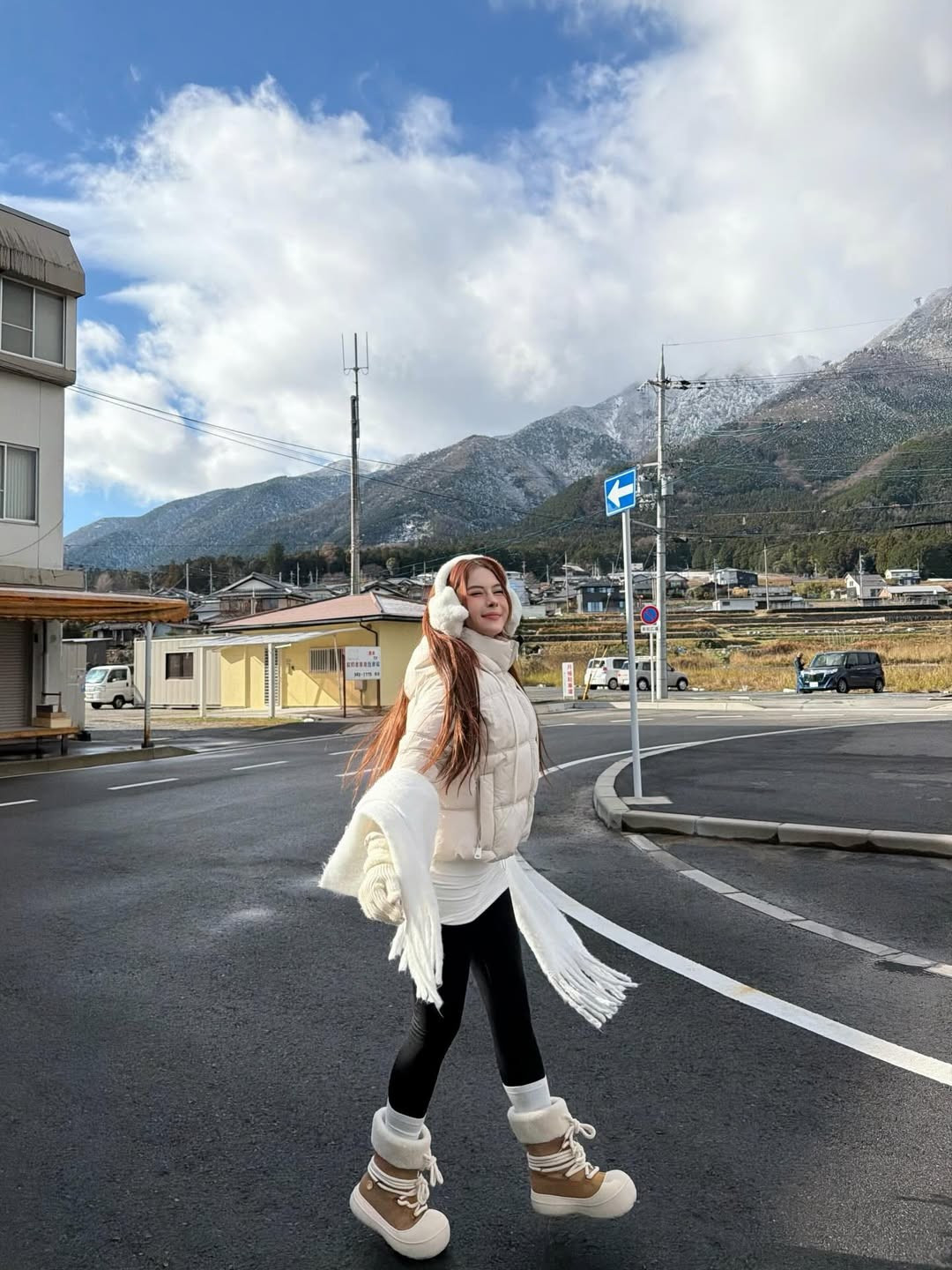 Năm vừa qua là một năm gặt hái khá nhiều thành công của Ngân Hà. Giữa năm 2025, cô nàng từng gây chú ý khi tậu chiếc xe hơi tiền tỷ Mercedes-Benz, bên cạnh đó, cô nàng cũng nhiều lần xuất hiện tại các show diễn thời trang với vai trò người mẫu. (Ảnh: IGNV)