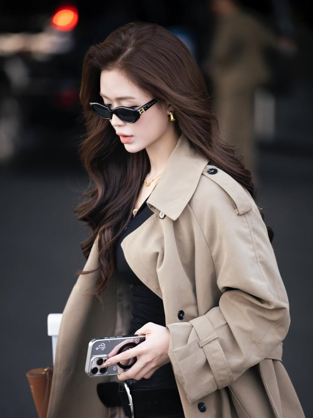 Vẻ ngoài trong trẻo, nụ cười rạng rỡ cùng tà áo dài trắng tinh khôi lúc bấy giờ đã giúp Hoàng Yến nhận về danh xưng "thiên thần áo trắng" hay "hot girl che nắng". (Ảnh: IGNV)