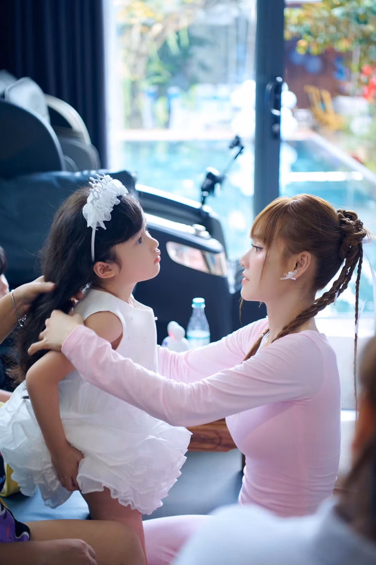 Thời gian này, người đẹp vẫn tập gym nhưng lựa chọn động tác nhẹ nhàng, phù hợp hơn. (Ảnh: FB Nabi Nhã Phương)