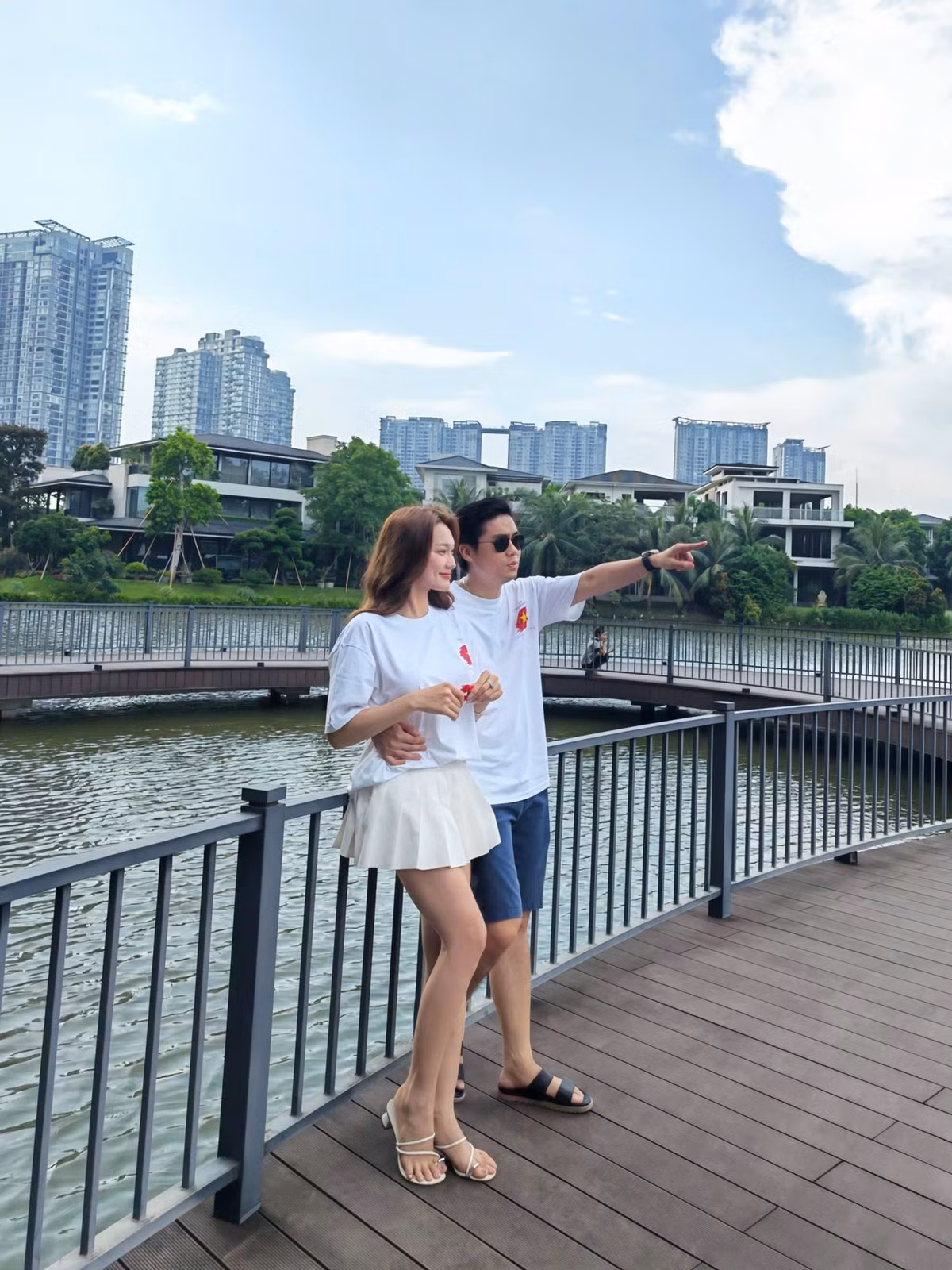 Việc cô bất ngờ thông báo đăng ký kết hôn là một tin vui đánh dấu một chương mới trong cuộc sống của người đẹp xứ Nghệ. (Ảnh: FBNV)