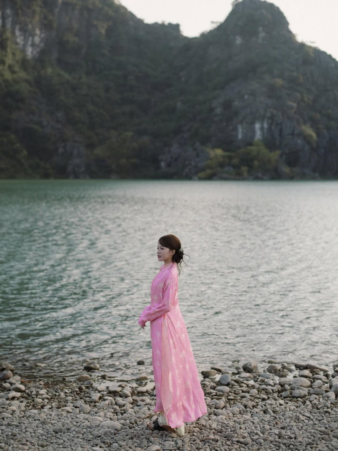 Không chỉ dừng lại ở một bộ ảnh thời trang, Mèo Trái Đất còn khéo léo quảng bá vẻ đẹp của di sản thế giới Tràng An đến gần hơn với các bạn trẻ. (Ảnh: IGNV)