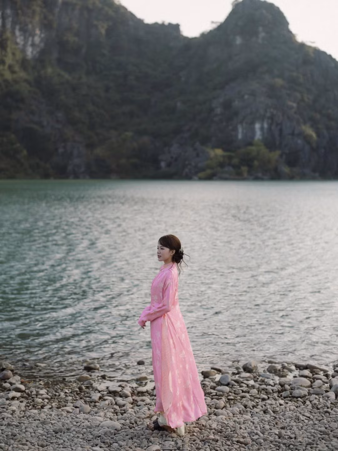 Không chỉ dừng lại ở một bộ ảnh thời trang, Mèo Trái Đất còn khéo léo quảng bá vẻ đẹp của di sản thế giới Tràng An đến gần hơn với các bạn trẻ. (Ảnh: IGNV)