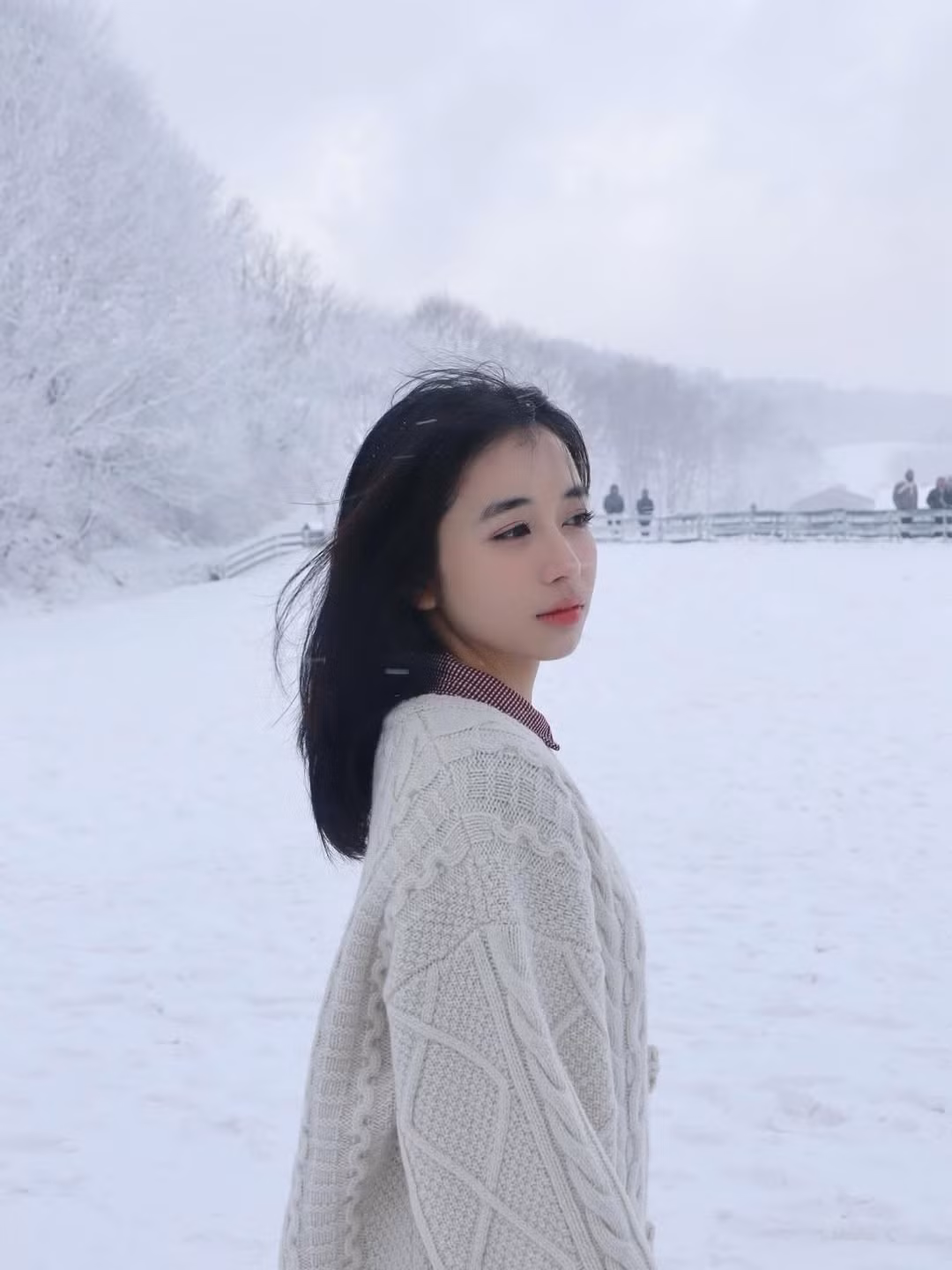 Dù là những góc chụp cận mặt khoe đường nét thanh tú hay những góc chụp toàn cảnh khoe sự nhỏ nhắn, đáng yêu, cô nàng đều toát lên một khí chất thoát tục. (Ảnh: IGNV)