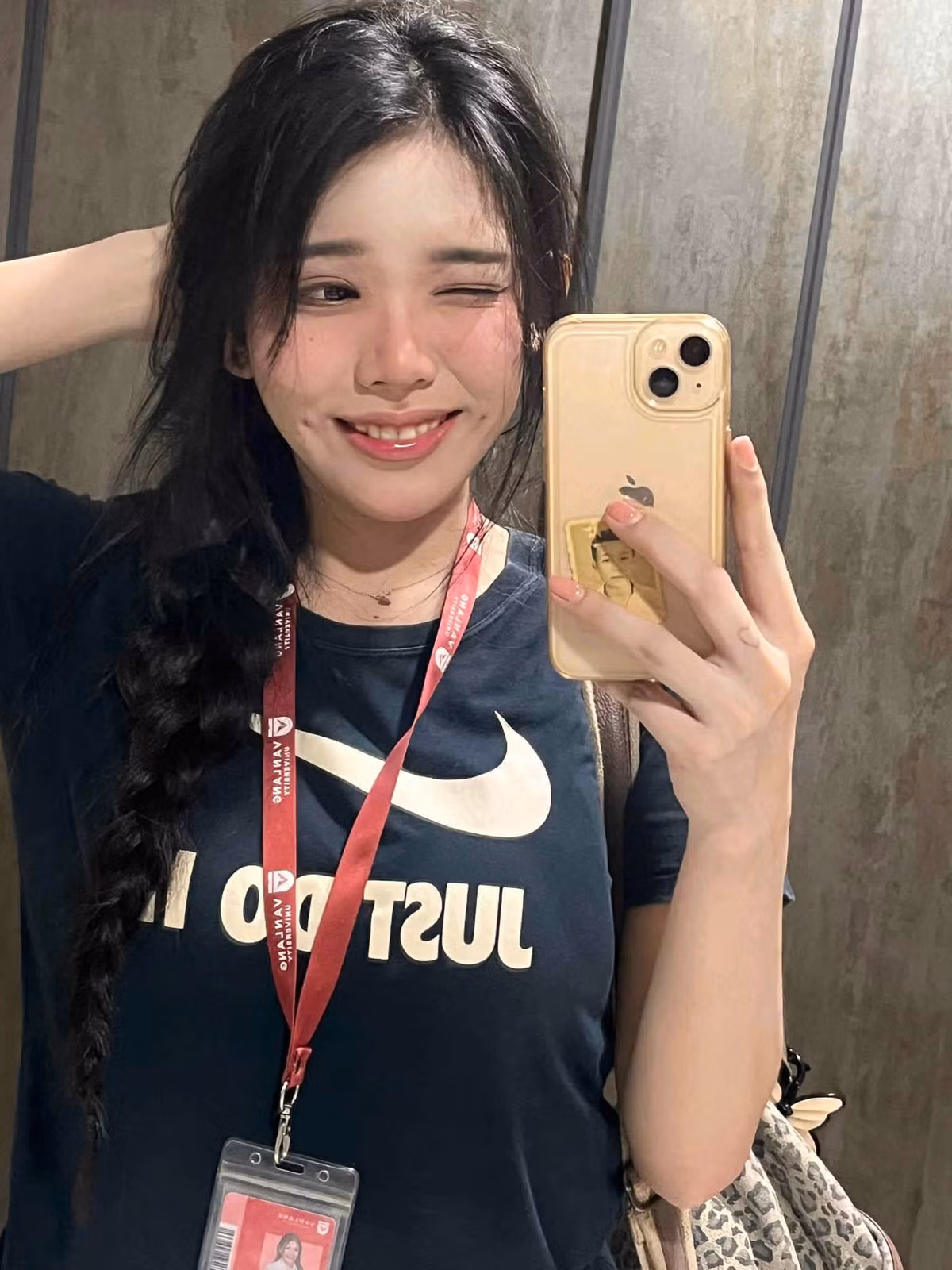 Không ngờ lại viral, hiện bài đăng này của Khả Ân đã thu hút gần 2 triệu lượt xem, lượt tương tác dưới các bài đăng trên mạng xã hội cũng nhiều không kém.