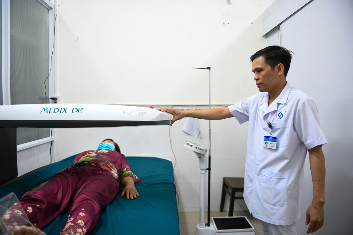 Bên cạnh việc ưu tiên phát triển các chuyên khoa kỹ thuật cao phù hợp với đặc thù khu vực, bệnh viện còn đóng vai trò chiến lược trong việc phối hợp với Trung tâm Cấp cứu 115 để ứng phó thảm họa.