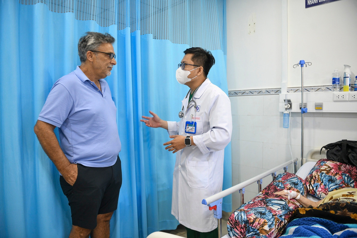 Bệnh viện sở hữu lợi thế lớn khi tọa lạc cạnh chợ Bến Thành và các điểm tham quan biểu tượng của thành phố. Chính nhờ vị trí đắc địa này, cơ sở thường xuyên đón tiếp một lượng lớn bệnh nhân là du khách thập phương và người nước ngoài đang lưu trú tại Việt Nam. Điểm cộng lớn nhất giúp cơ sở này ghi điểm tuyệt đối trong mắt khách quốc tế chính là đội ngũ y bác sĩ có chuyên môn cao và khả năng giao tiếp ngoại ngữ trôi chảy. Trong số các bệnh nhân quốc tế có hàng trăm lượt cấp cứu, điều trị nội trú. Mỗi ca mổ khép lại là thêm một lời cảm ơn. Những phản hồi 5 sao trên các nền tảng trực tuyến trở thành minh chứng rõ nét.