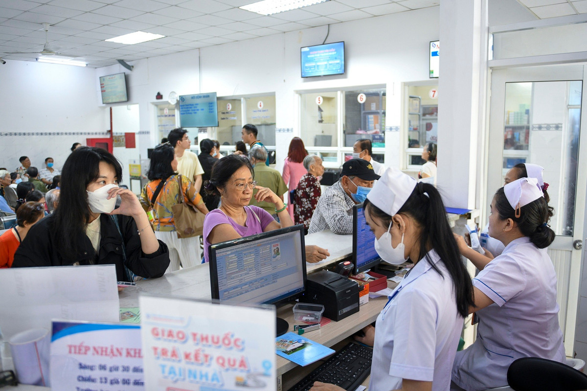 Tại quầy tiếp nhận, nhân viên chủ động hướng dẫn đăng ký, thanh toán và bảo hiểm. Những bảng chỉ dẫn song ngữ giúp người nước ngoài thuận tiện hơn. Nhiều bệnh nhân chia sẻ họ cảm thấy an tâm khi được hỗ trợ chi tiết. Sự chuyên nghiệp thể hiện từ những điều nhỏ nhất.