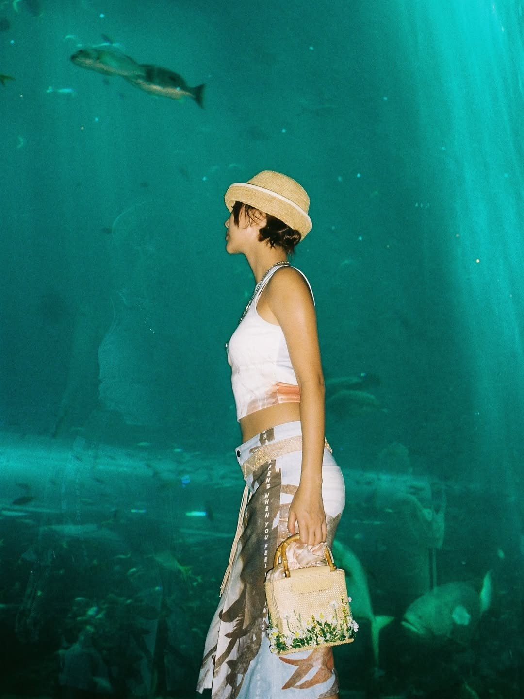 Người hâm mộ dễ dàng nhận thấy Quỳnh Anh Shyn chính là "linh hồn" trong các cuộc vui của nhóm. Cô thường xuyên là người khởi xướng các ý tưởng chụp hình, lựa chọn bối cảnh để cả hội có được những khung hình "nghệ" nhất. (Ảnh: IGNV)