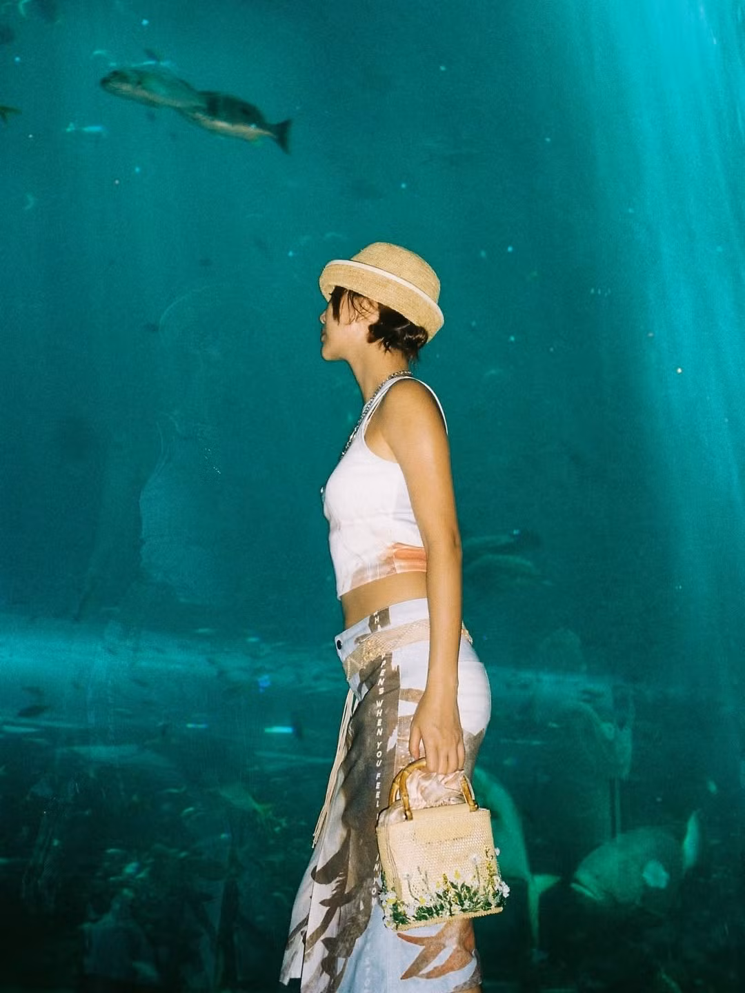 Người hâm mộ dễ dàng nhận thấy Quỳnh Anh Shyn chính là "linh hồn" trong các cuộc vui của nhóm. Cô thường xuyên là người khởi xướng các ý tưởng chụp hình, lựa chọn bối cảnh để cả hội có được những khung hình "nghệ" nhất. (Ảnh: IGNV)