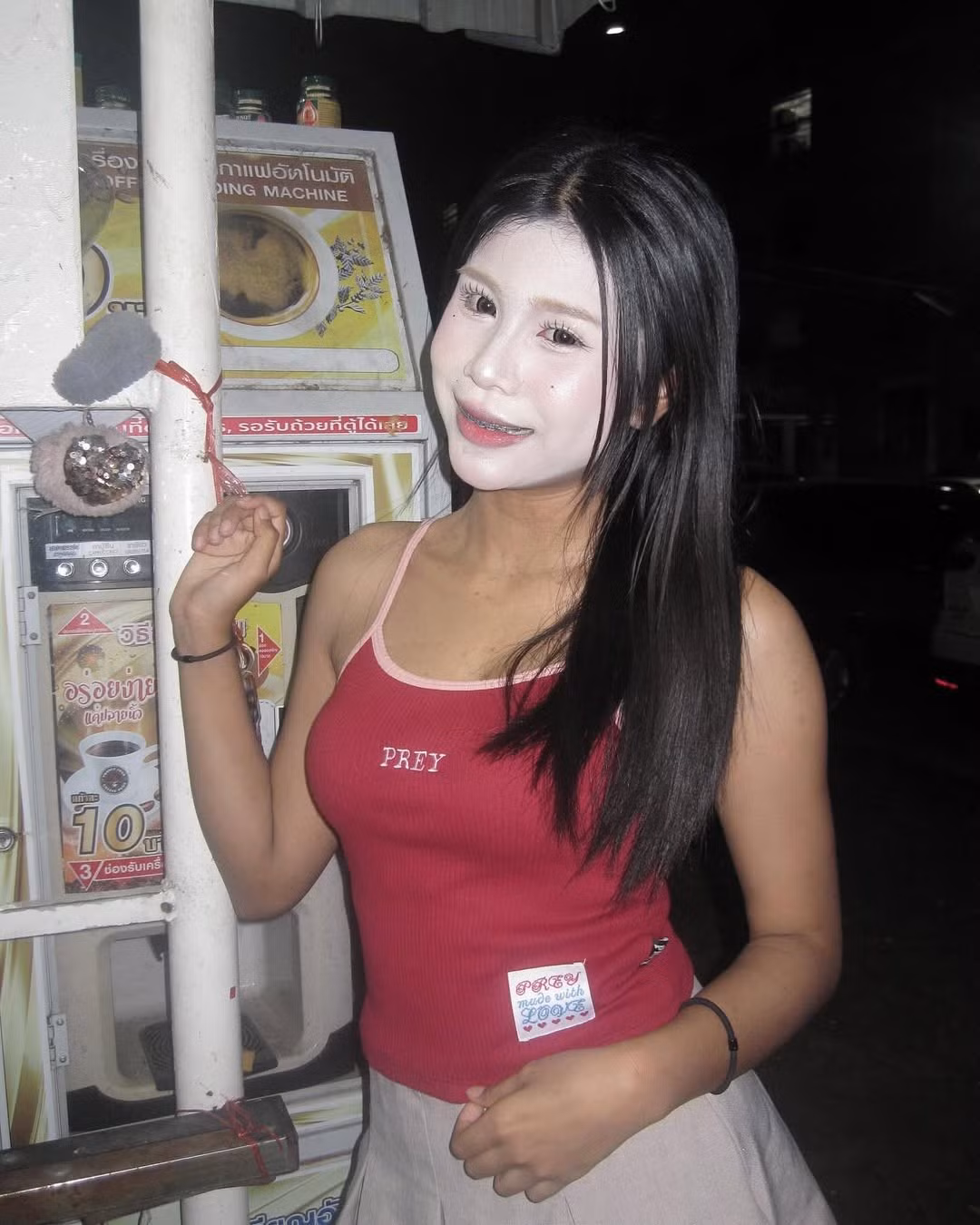 Được biết cô gái trong ảnh có nickname là July, đến từ Thái Lan. Cô nàng sở hữu kênh Tiktok với hơn 111.000 người theo dõi, thường xuyên làm các video hướng dẫn trang điểm. (Ảnh: IGNV)