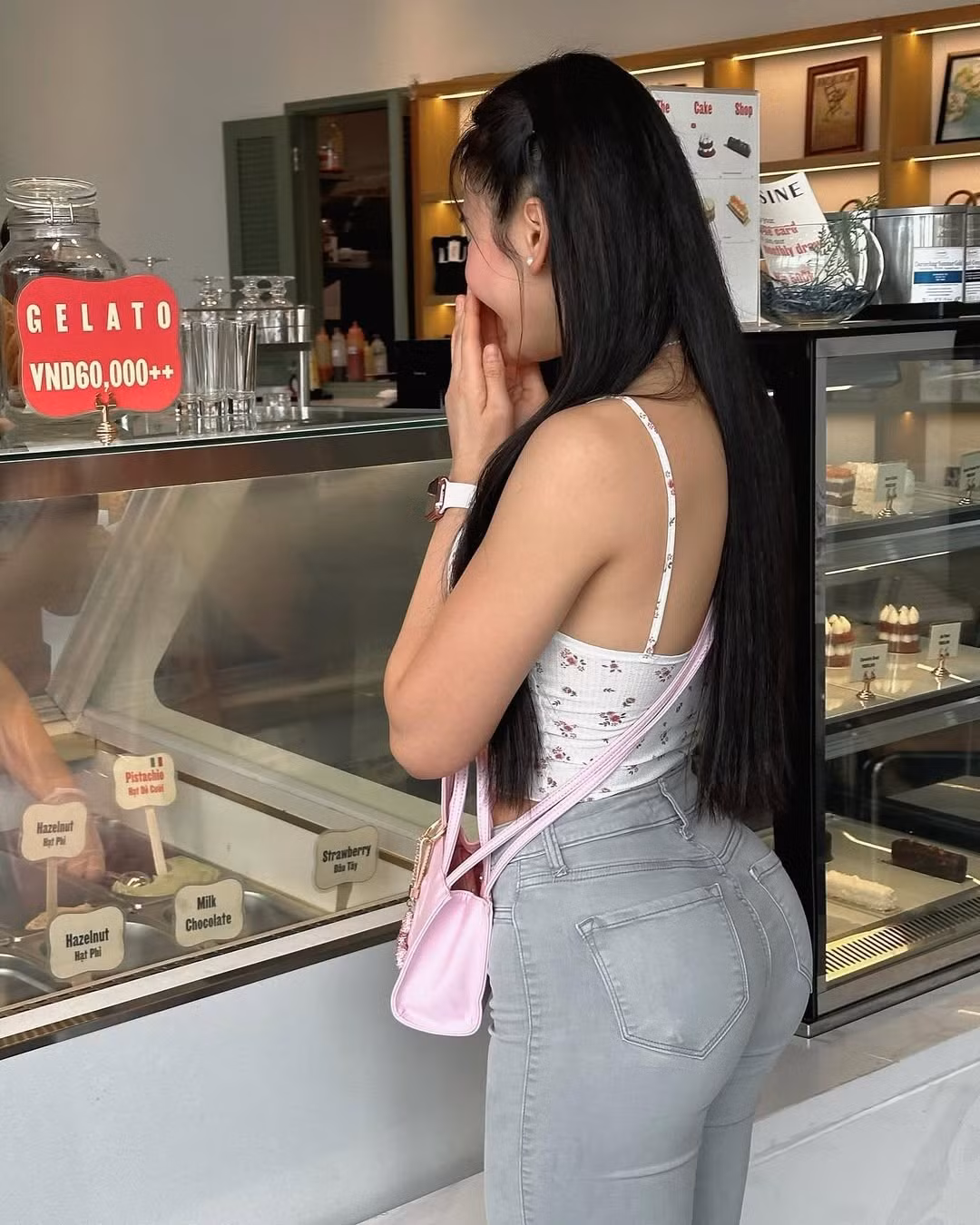 Mái tóc đen dài suôn mượt, làn da trắng khỏe khoắn cùng nụ cười tươi rói luôn tỏa sáng trong mọi khung hình. (Ảnh: IGNV)