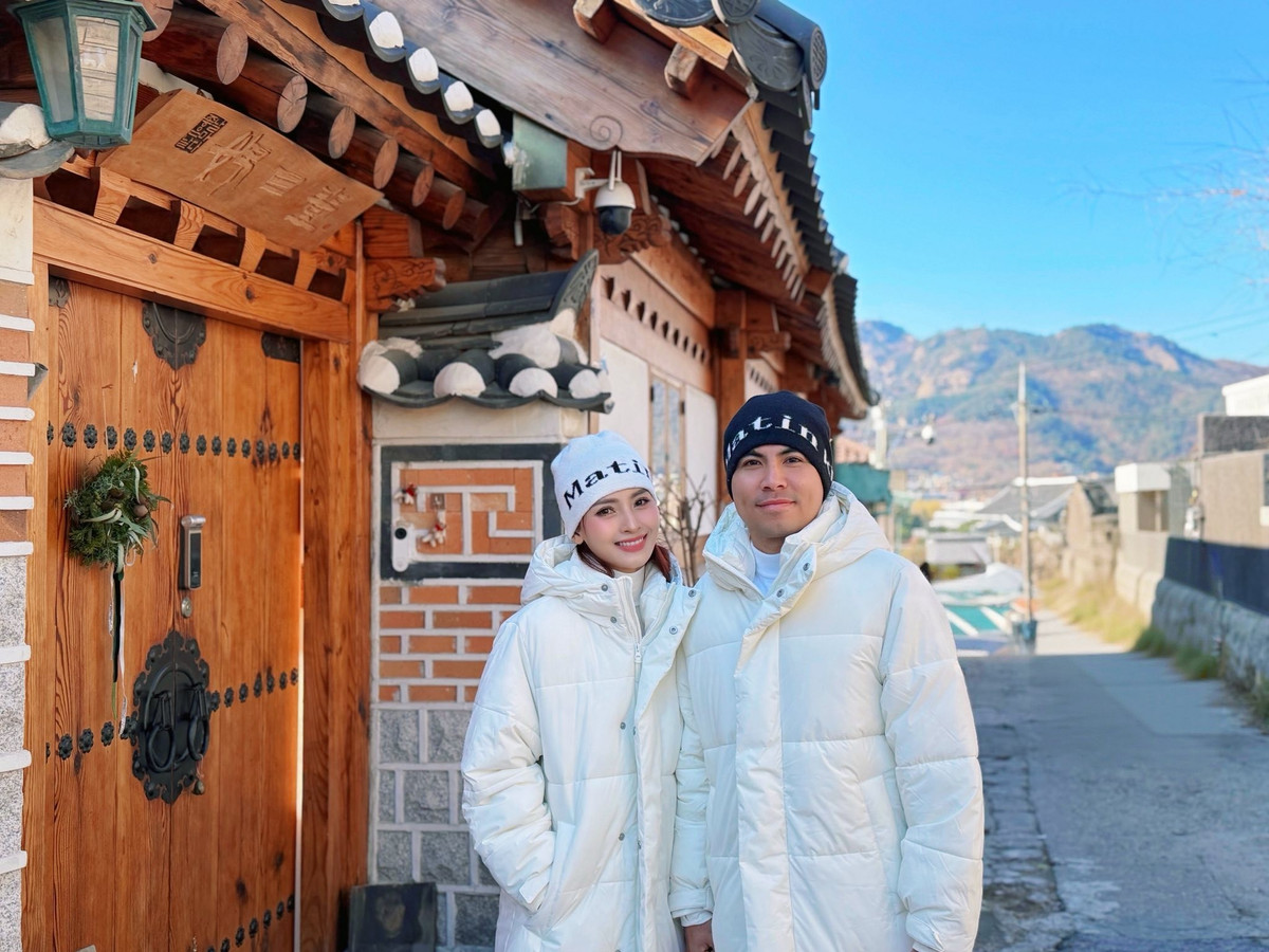 Hiện tại, việc cả hai cùng nhau chuẩn bị cho đám cưới, chụp ảnh cưới rộn ràng càng khiến người hâm mộ bất ngờ và thích thú. (Ảnh: FBNV)