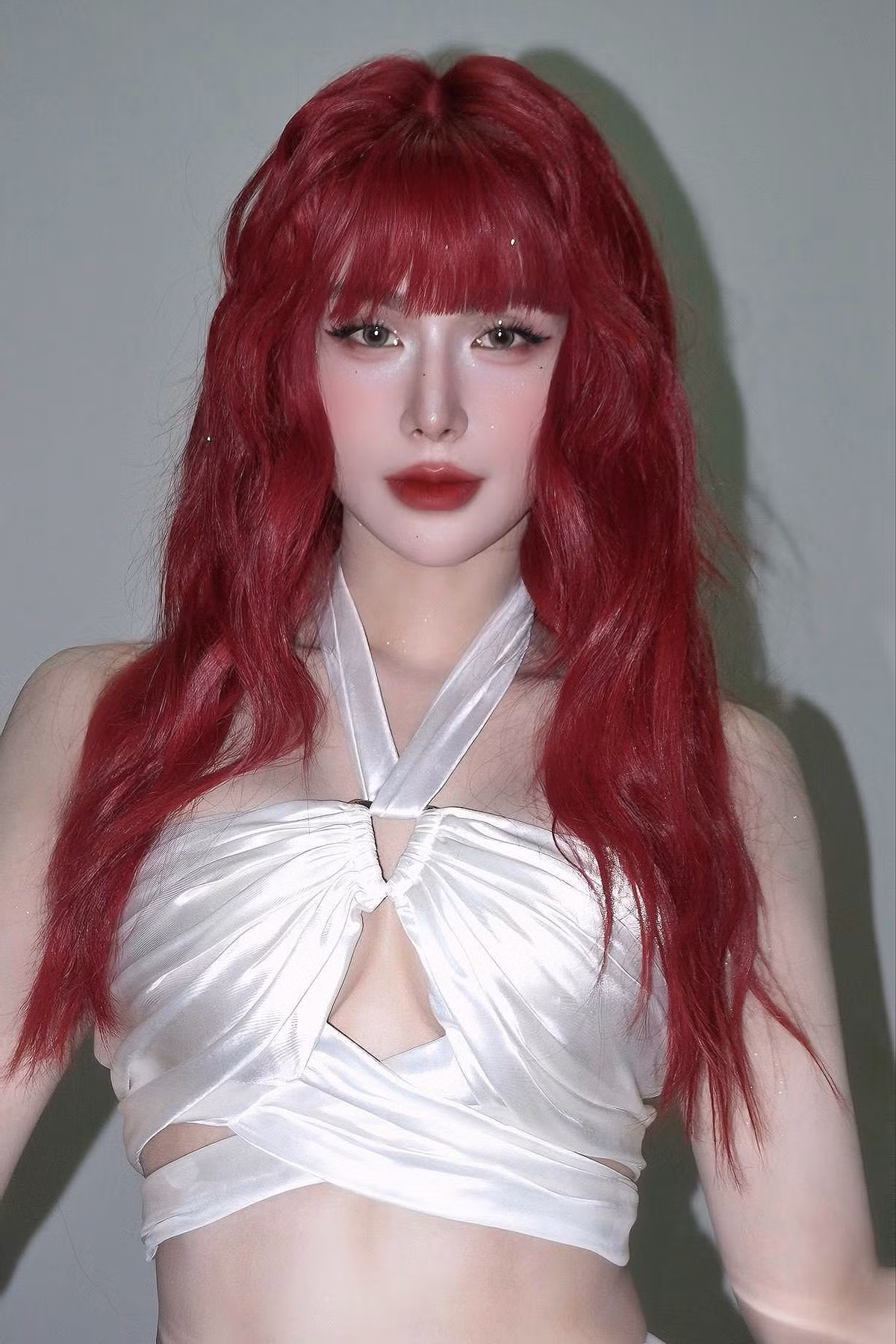 Người đẹp khéo léo kết hợp mái tóc nổi bật với phong cách thời trang thời thượng, giúp cô “nâng cấp” visual một cách ngoạn mục.