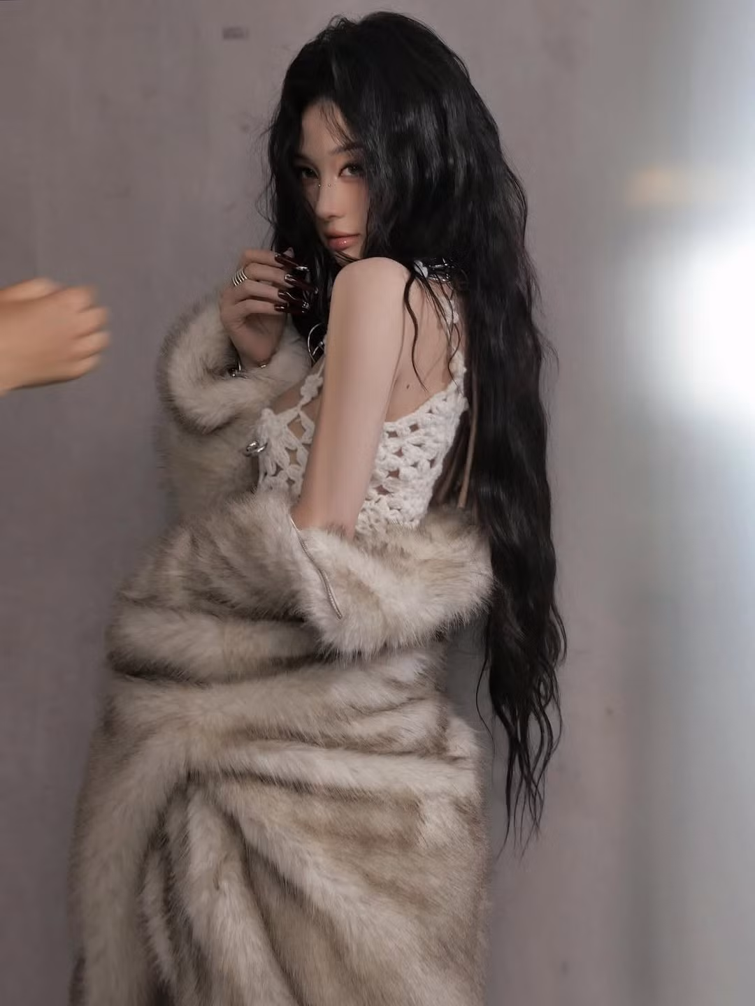 Jun Vũ được nhận xét là một trong số ít những diễn viên trẻ không ngừng thử nghiệm nhiều phong cách khác nhau, từ hình tượng "nữ sinh thơ ngây" ban đầu, đến phong cách ngọt ngào, năng động, hay gợi cảm trưởng thành...(Ảnh: IGNV)