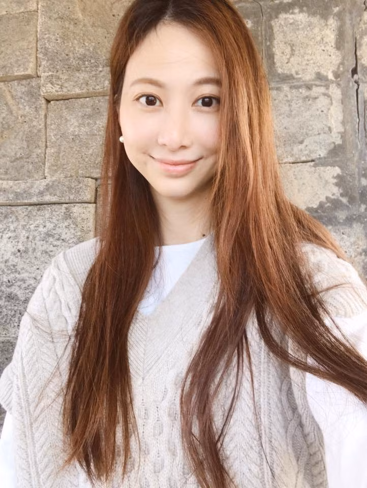 Cô mất các hợp đồng lớn, bị công chúng nghi ngờ đã "dao kéo," bị chế giễu và tổn thương sâu sắc. (Ảnh: IGNV)