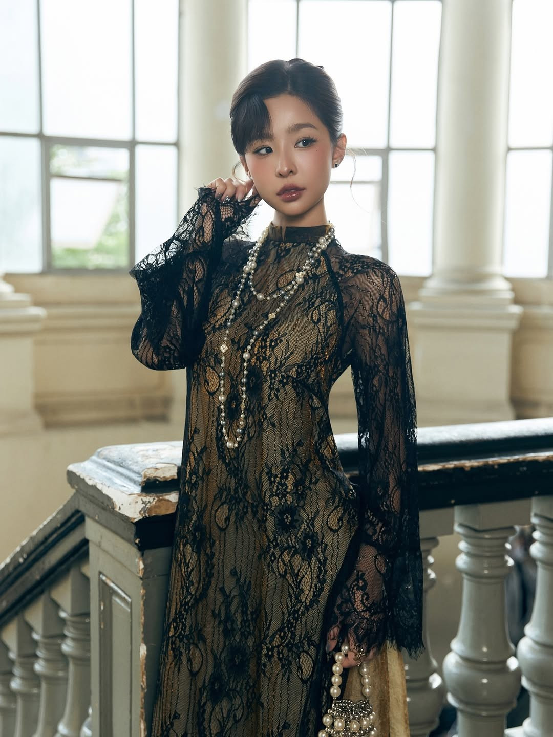 Việc thử sức với concept "mợ hai" cho thấy sự đa dạng trong phong cách của Tammy Phạm. Cô chứng minh rằng mình không chỉ đóng khung trong hình ảnh "hot girl mạng" mà còn có khả năng hóa thân xuất sắc vào những hình tượng đòi hỏi chiều sâu và sự thanh lịch cao. (Ảnh: IGNV)