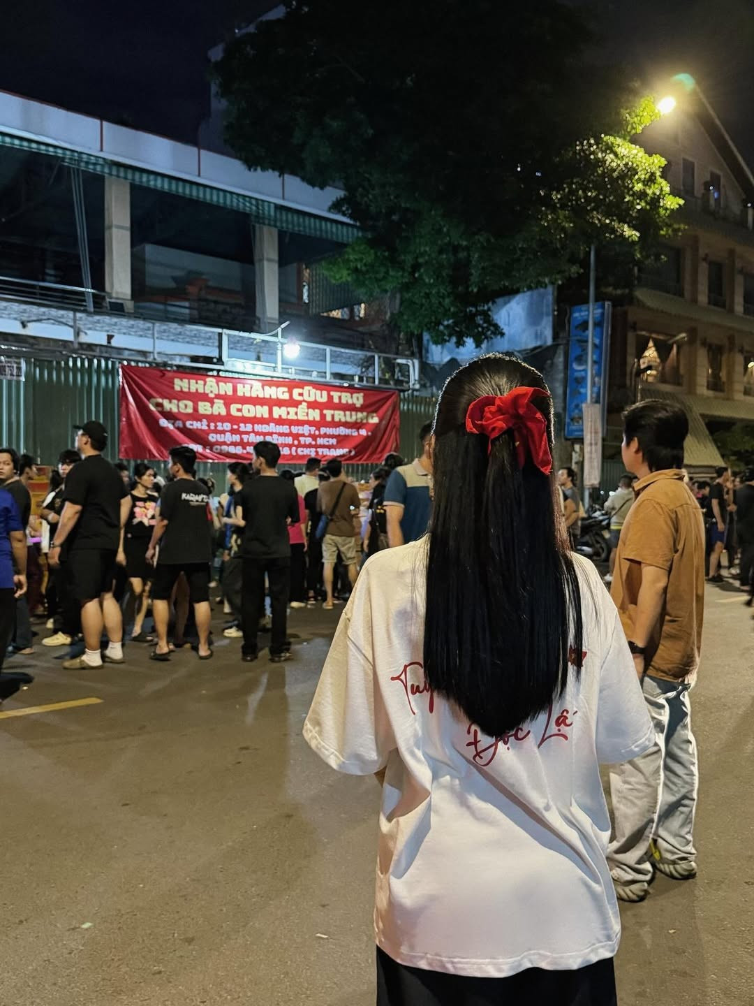 Nhiều nghệ sĩ, người nổi tiếng cũng đã đứng ra kêu gọi, tổ chức chuyến đi trực tiếp, hoặc quyên góp hàng tỷ đồng để mua sắm nhu yếu phẩm. Những hoạt động này đã tạo hiệu ứng lan tỏa mạnh mẽ trong cộng đồng. (Ảnh: IGNV)