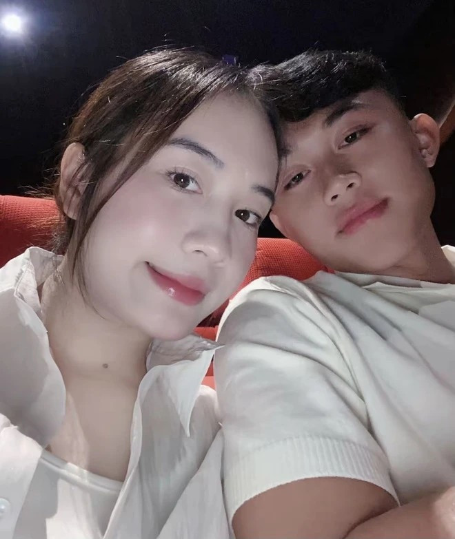 Ngọc Linh không phải là cái tên xa lạ trong giới trẻ thành Vinh. Cô từng gây chú ý khi tham gia cuộc thi Hoa khôi Đại học Vinh và lọt vào danh sách những thí sinh nổi bật nhất nhờ gương mặt thanh tú, nụ cười rạng rỡ và phong cách thời trang đa dạng.