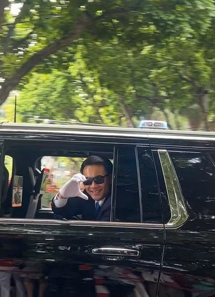 Bên cạnh những hình ảnh xuất hiện trên truyền hình, nhiều người cũng chia sẻ hình ảnh gặp đồng chí Phùng Thế Văn ngày 30/8. (Ảnh: Tổng hợp)