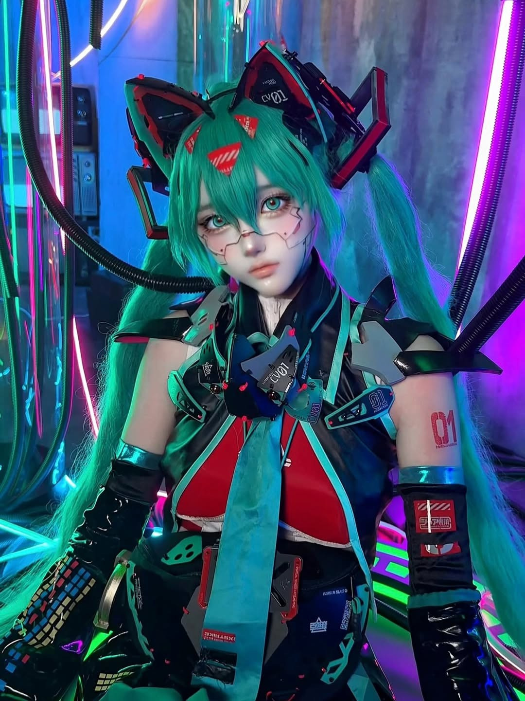 Mặc dù sở hữu vẻ ngoài như học sinh, SeeU thực chất đã lập gia đình và là "gái một con". Cô kết hôn với Tiểu Tiểu Bạch - một coser nổi tiếng khác của Trung Quốc. Cuộc sống gia đình hạnh phúc và sự nghiệp cosplay thành công của cô luôn là đề tài ngưỡng mộ trong cộng đồng. (Ảnh: IGNV)