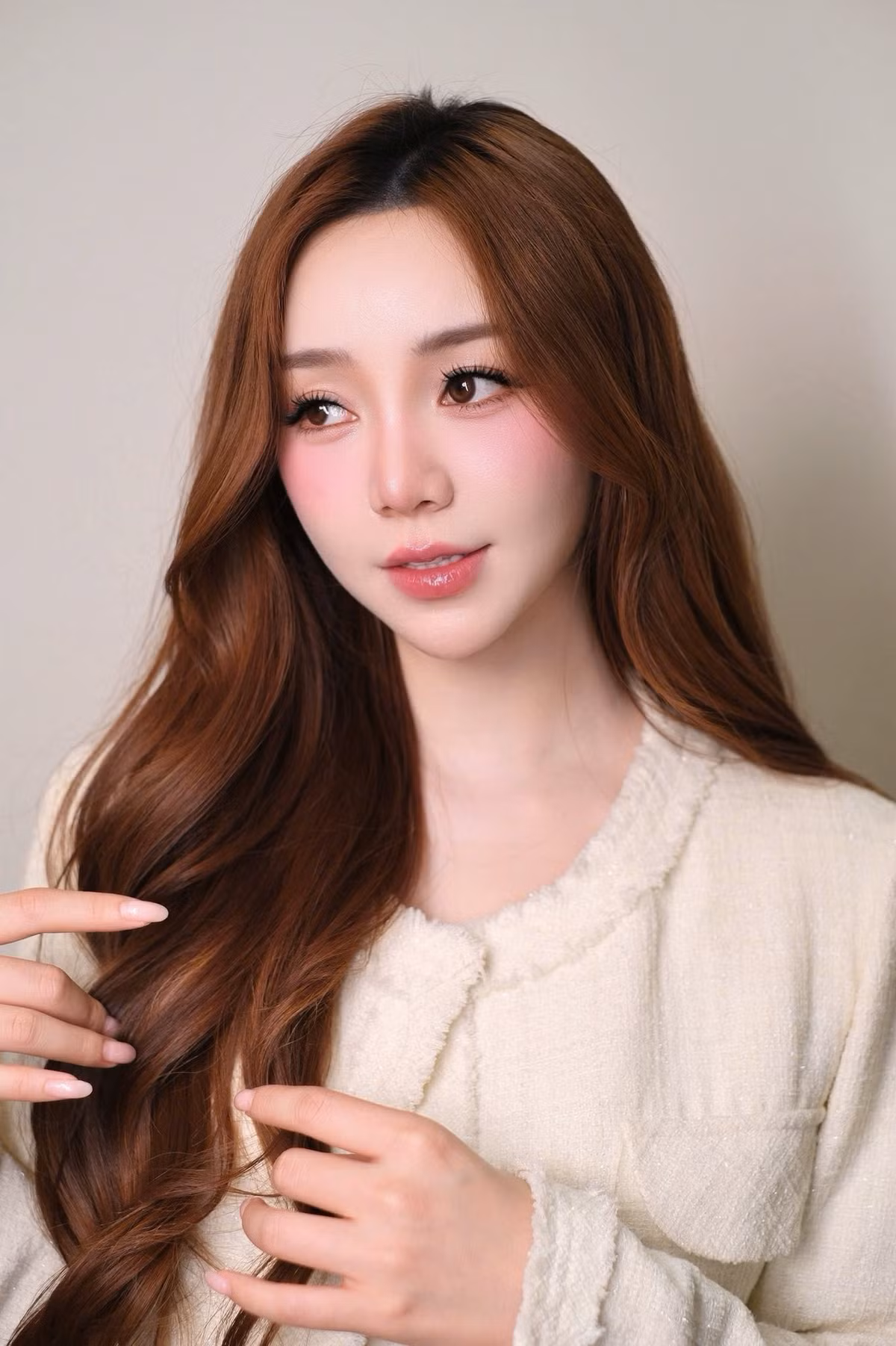 Ở tuổi ngoài 30, Quỳnh Kool nhận được nhiều lời khen ngợi về làn da căng bóng, mịn màng và đôi mắt to tròn, long lanh. (Ảnh: FBNV)