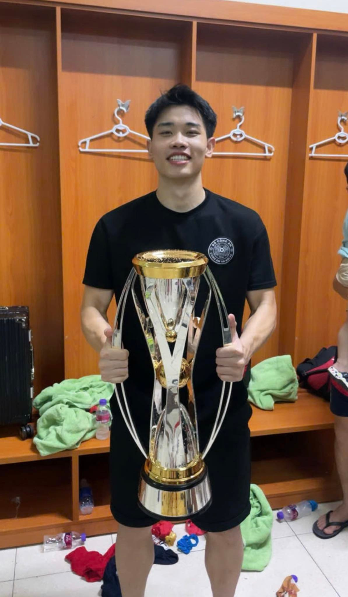 Đình Bắc cũng tích cực hoạt động trên mạng xã hội. Trên trang Facebook có gần 50.000 người theo dõi, anh chủ yếu đăng hình tập luyện và thi đấu.