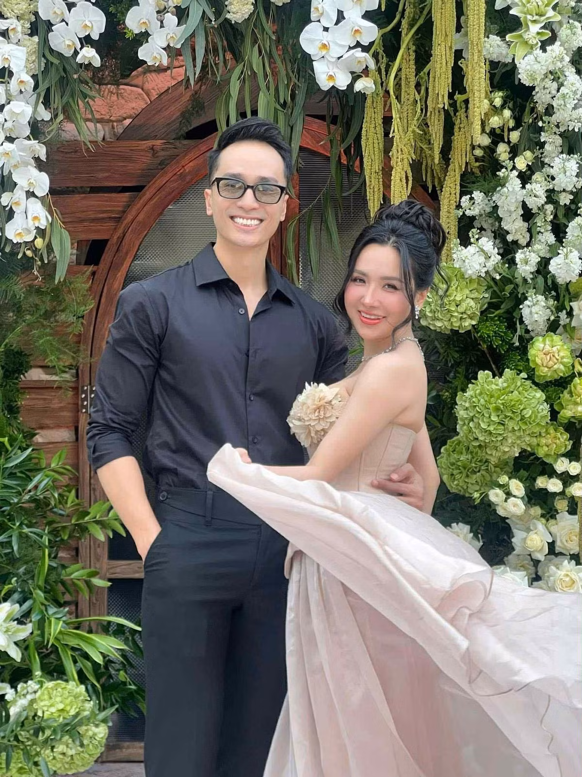 Viên Vibi (tên thật Trần Thanh Hương Viên, sinh năm 1995, quê Bình Thuận) không còn xa lạ trên mạng xã hội. Ban đầu tên tuổi cô nàng gắn với phim ngắn và sitcom, Viên Vibi nay được biết đến nhiều hơn với vai trò TikToker.