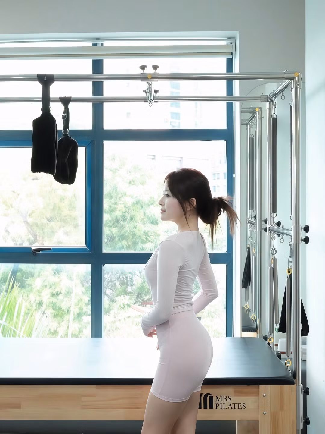 Mới đây, cô nàng đã khiến người hâm mộ không khỏi trầm trồ khi đăng tải loạt ảnh tập Pilates, khoe vóc dáng săn chắc, thon gọn. (Ảnh: IGNV)