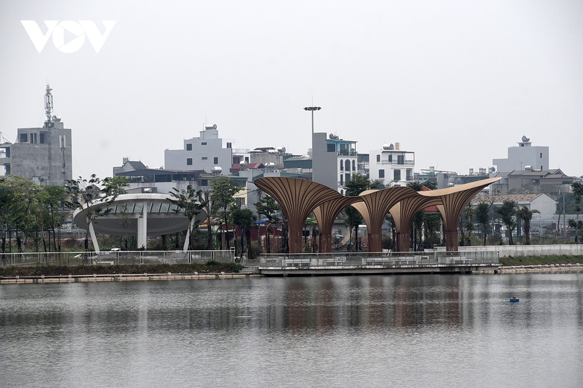 Công viên được xây dựng hồ điều hòa, công viên cây xanh, quảng trường và các hạng mục phục vụ nhu cầu sinh hoạt cộng đồng. Ngoài ra còn có các tiện ích như sân chơi, sân thể dục thể thao ngoài trời, hệ thống đường dạo, sân đỗ xe, vườn hoa, thảm cỏ, đài phun nước và chòi nghỉ tạo không gian mở, thân thiện với môi trường. Cùng với các công viên hoàn thành trước đó trong khu vực, Công viên hồ điều hòa Thượng Thanh khi hoàn thành kỳ vọng tạo nên diện mạo không gian xanh.