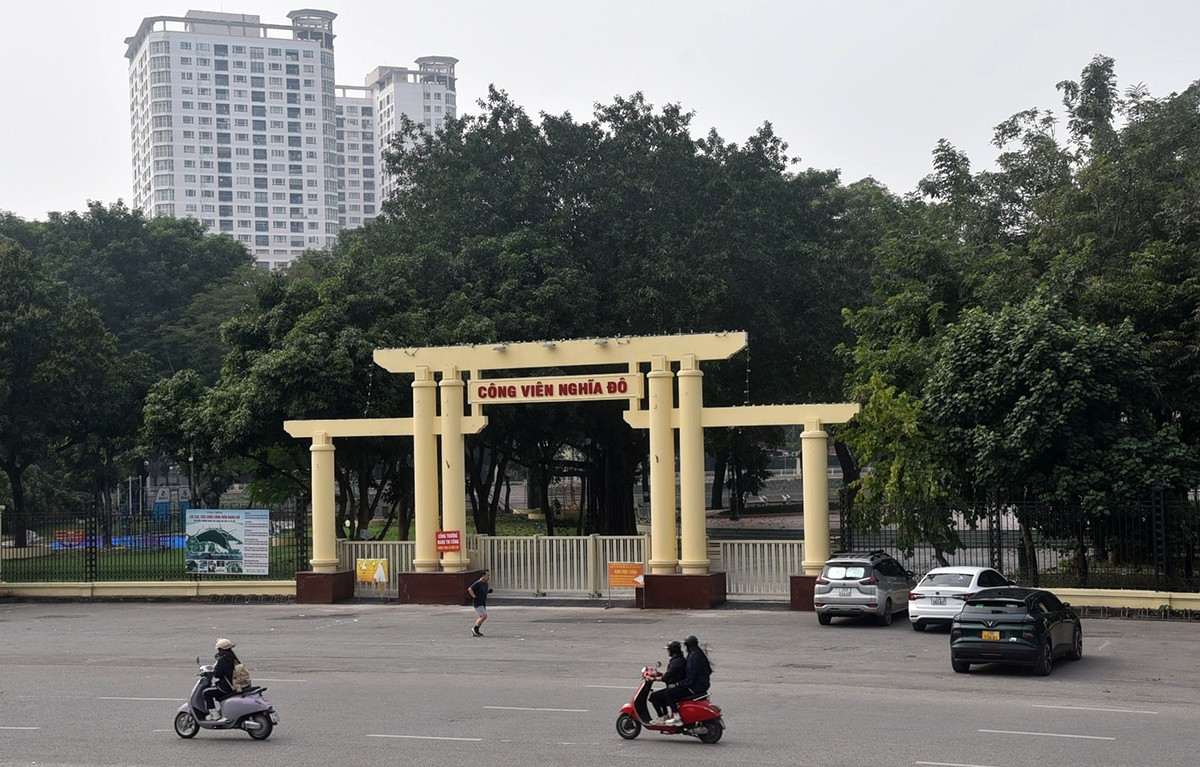 Công viên Nghĩa Đô (phường Nghĩa Đô, TP Hà Nội) nằm trên các tuyến đường Nguyễn Văn Huyên và Tô Hiệu, với diện tích hơn 42.000m² là một trong những công viên lớn nằm ở khu vực trung tâm Hà Nội.