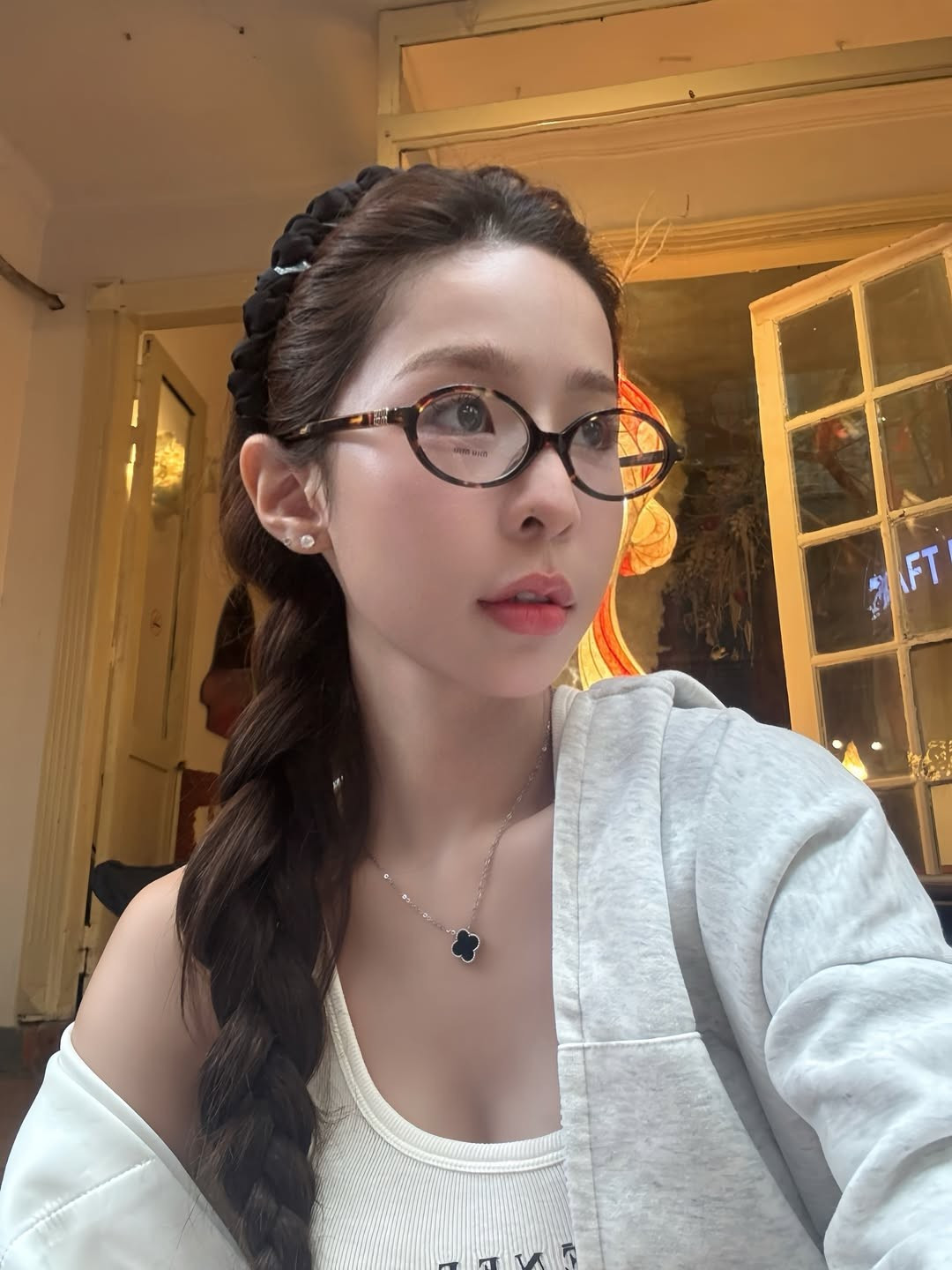 Tammy Phạm là một hot TikToker (với hơn 1 triệu người theo dõi) và mẫu ảnh tự do nổi tiếng tại TP.HCM với phong cách thời trang đa đạng, đầy biến hóa. (Ảnh: IGNV)