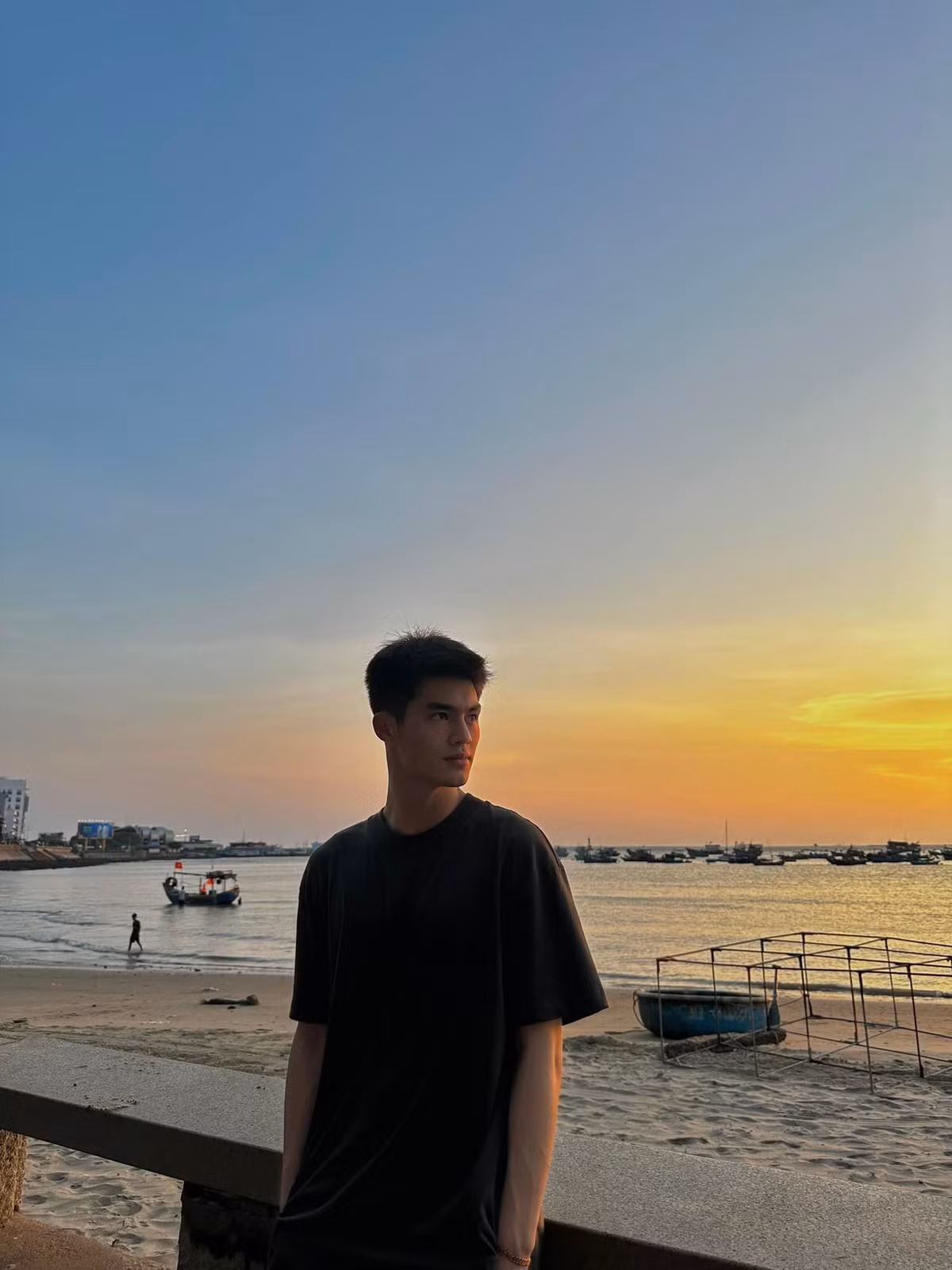 Sự tự tin, bản lĩnh cùng thể hình vượt trội của anh được kỳ vọng sẽ trở thành điểm tựa vững chắc, góp phần giúp U22 Việt Nam hiện thực hóa mục tiêu chinh phục tấm huy chương Vàng tại SEA Games 33. (Ảnh: FBNV)