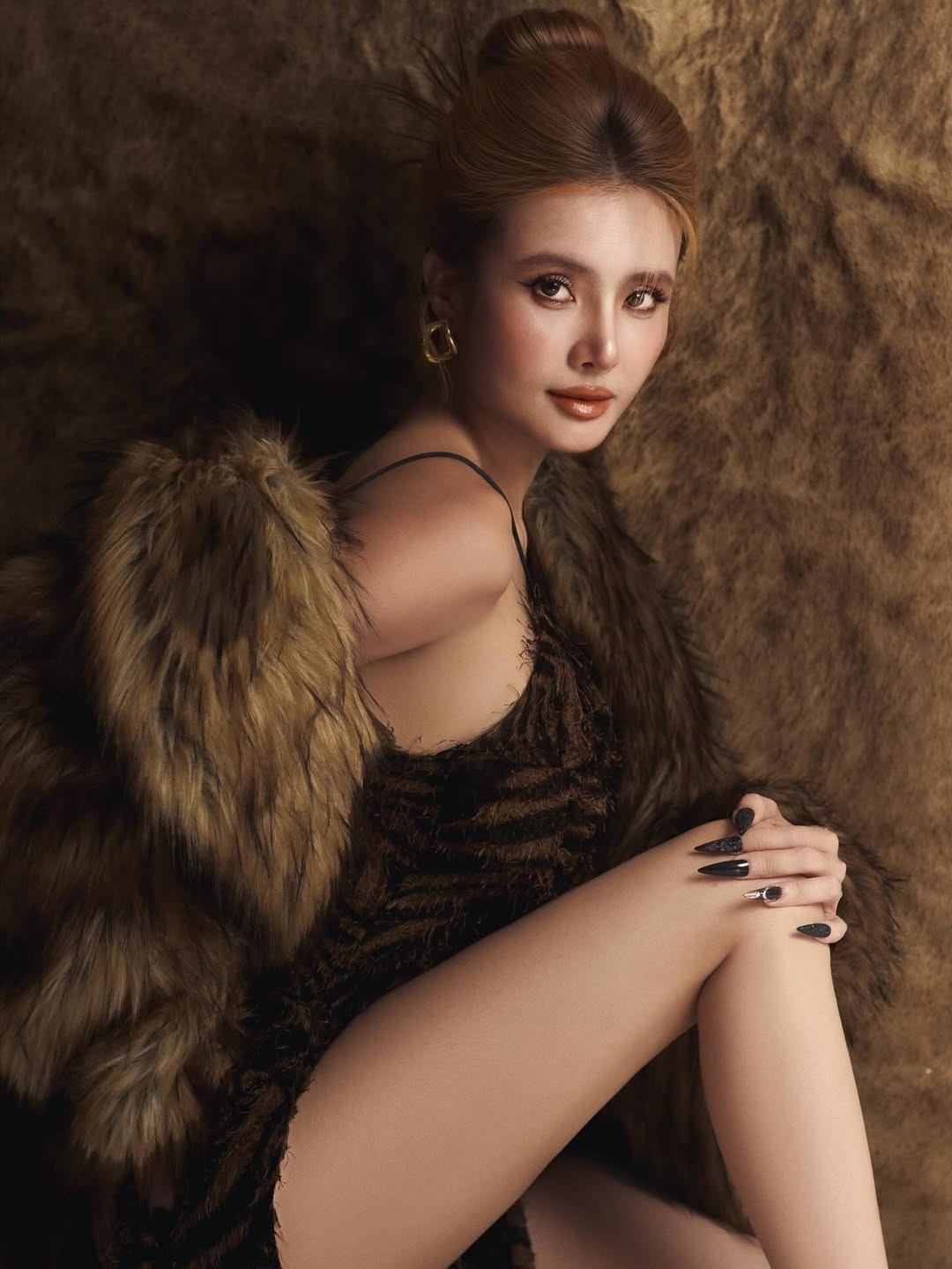 Ở tuổi 36, Lê Khánh Chi vẫn giữ được sự tươi trẻ và rạng rỡ. Dù không còn hoạt động nghệ thuật sôi nổi như trước, cô vẫn luôn biết cách làm mới mình và duy trì sức hút riêng. (Ảnh: IGNV)