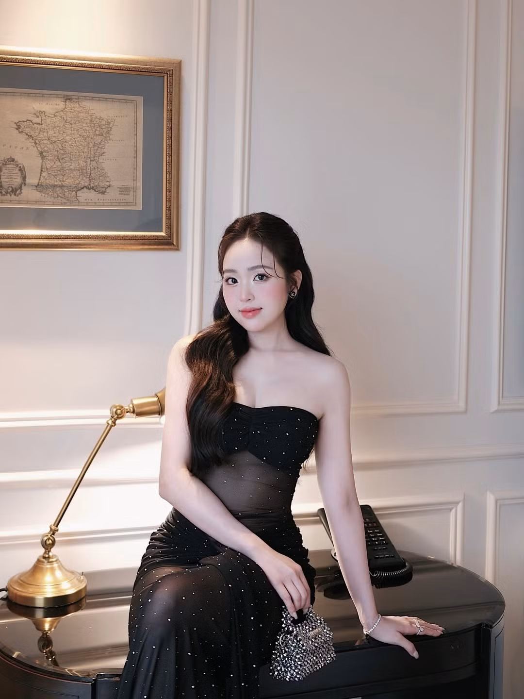 Không cần tạo dáng quá cầu kỳ, Phương Anh luôn biết cách để toát lên một thần thái tự tin, quyến rũ. (Ảnh: IGNV)