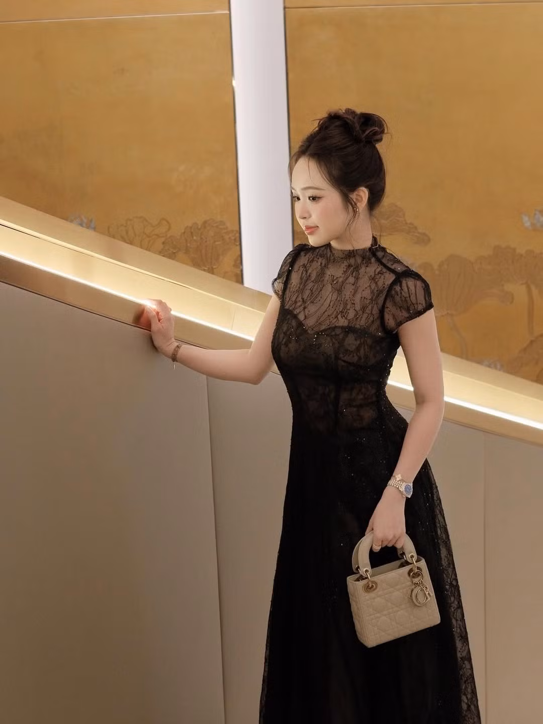 Cô nàng tập trung vào việc tận hưởng từng khoảnh khắc của cuộc sống: từ những chuyến du lịch sang chảnh, những buổi tập gym miệt mài để duy trì vóc dáng "vạn người mê". (Ảnh: IGNV)