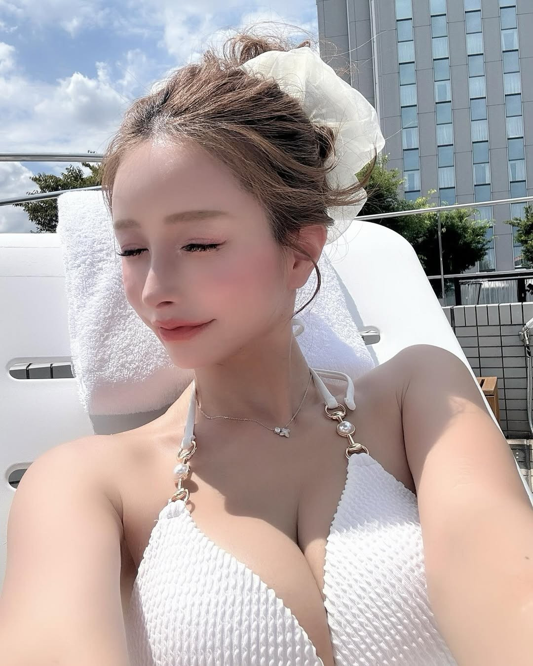 Đặc biệt, những bức ảnh Mariko chụp cùng con gái 20 tuổi khiến dân mạng khó lòng phân biệt được đâu là mẹ, đâu là con, nhiều người cho rằng nhìn bề ngoài cả hai trông giống chị em hơn là mẹ con. (Ảnh: IGNV)