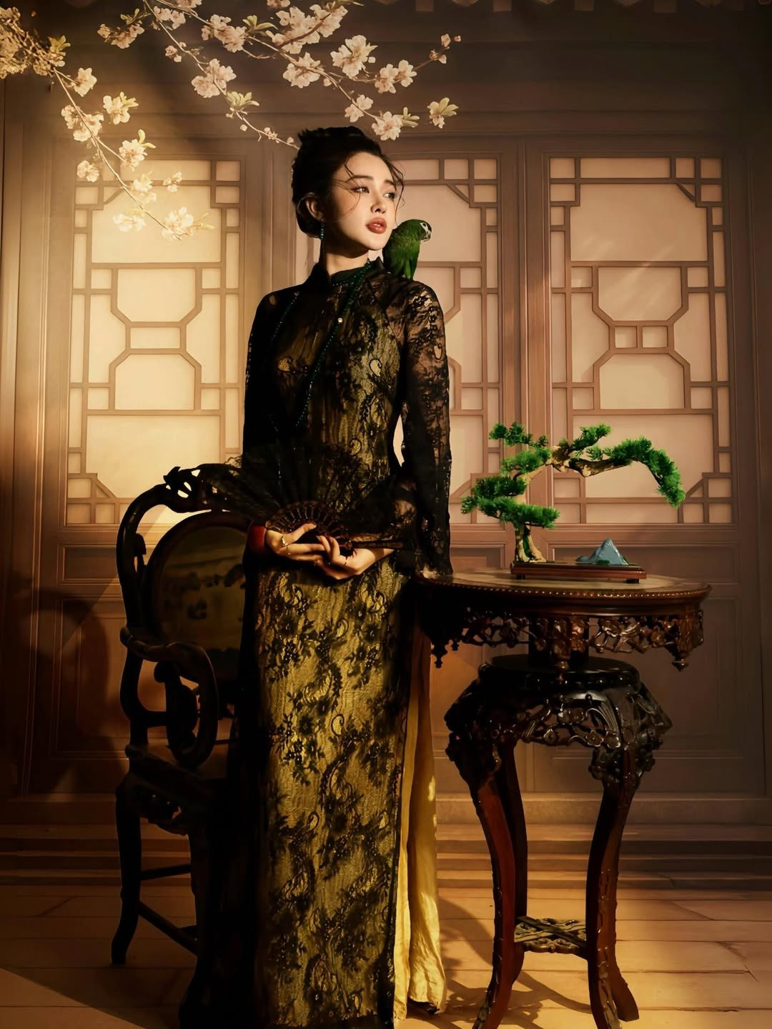 Thiết kế này đặc biệt phù hợp cho những bộ ảnh Tết mang phong cách nghệ thuật, giúp người mặc nổi bật trong các không gian kiến trúc cổ kính. (Ảnh: IG @_glambabi_)