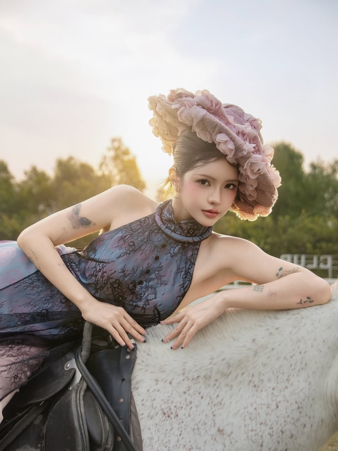 Ánh sáng vàng dịu nhẹ càng làm tăng thêm vẻ lung linh và lãng mạn cho khung cảnh. (Ảnh: IGNV)