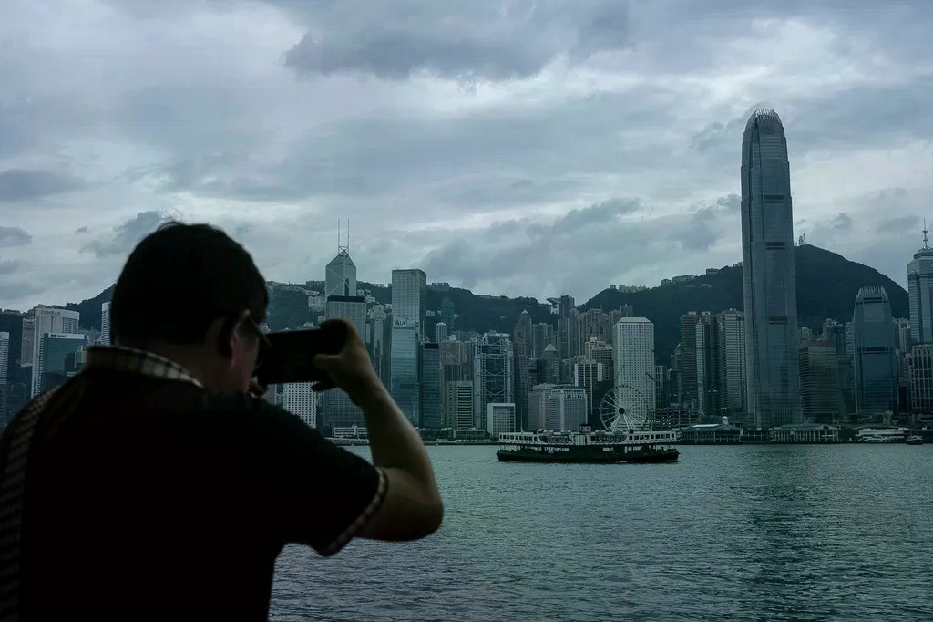 Hình ảnh Hong Kong (Trung Quốc) ngày 23/9 trước khi siêu bão Ragasa đổ bộ. Ảnh: AP.