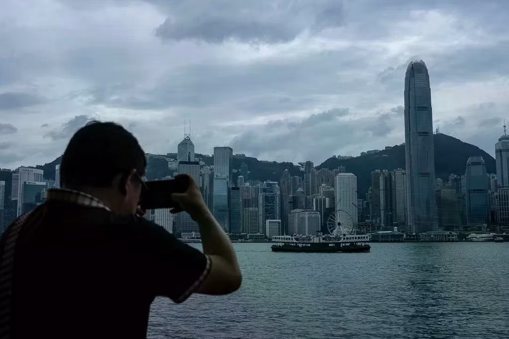 Hình ảnh Hong Kong (Trung Quốc) ngày 23/9 trước khi siêu bão Ragasa đổ bộ. Ảnh: AP.